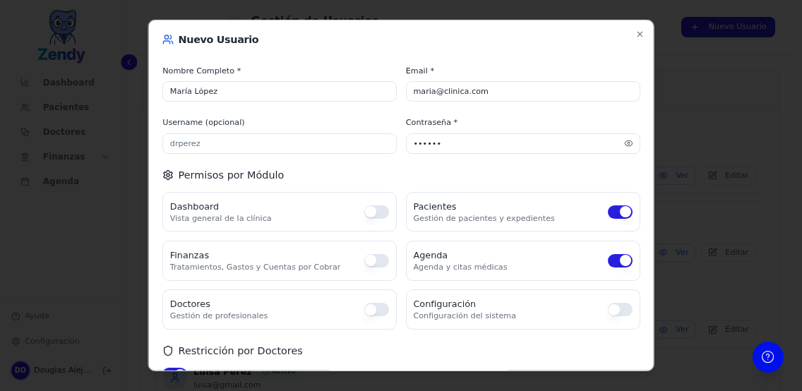 Sección de permisos por módulo con switches para cada área del sistema