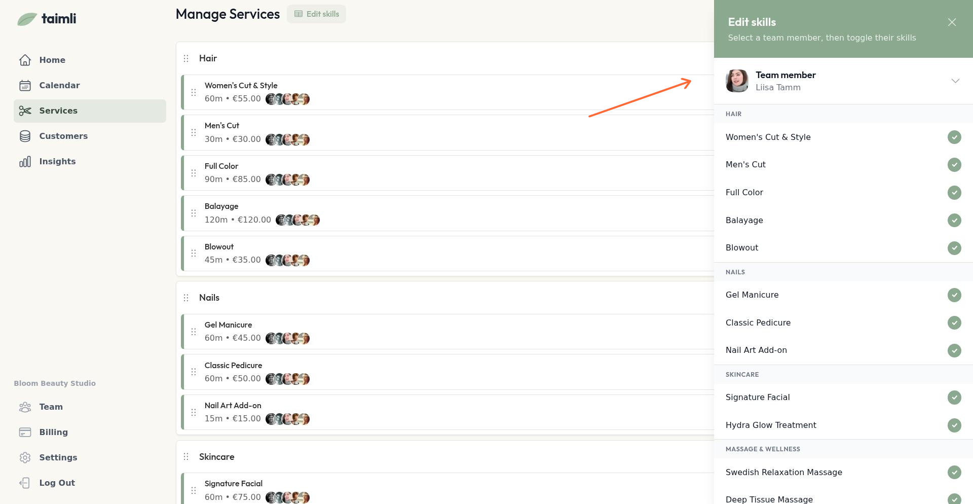 Oskuste haldur näitamas töötaja oskusi