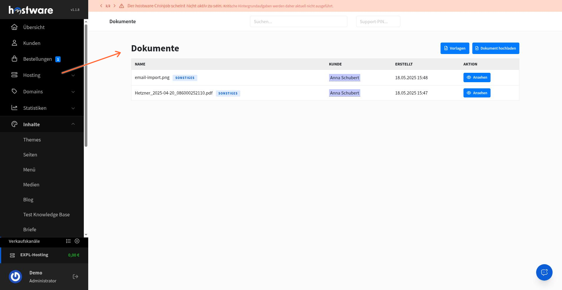 Seite Dokumente mit Schaltflächen Vorlagen und Dokument hochladen sowie der Tabelle Name, Kunde, Erstellt, Aktion