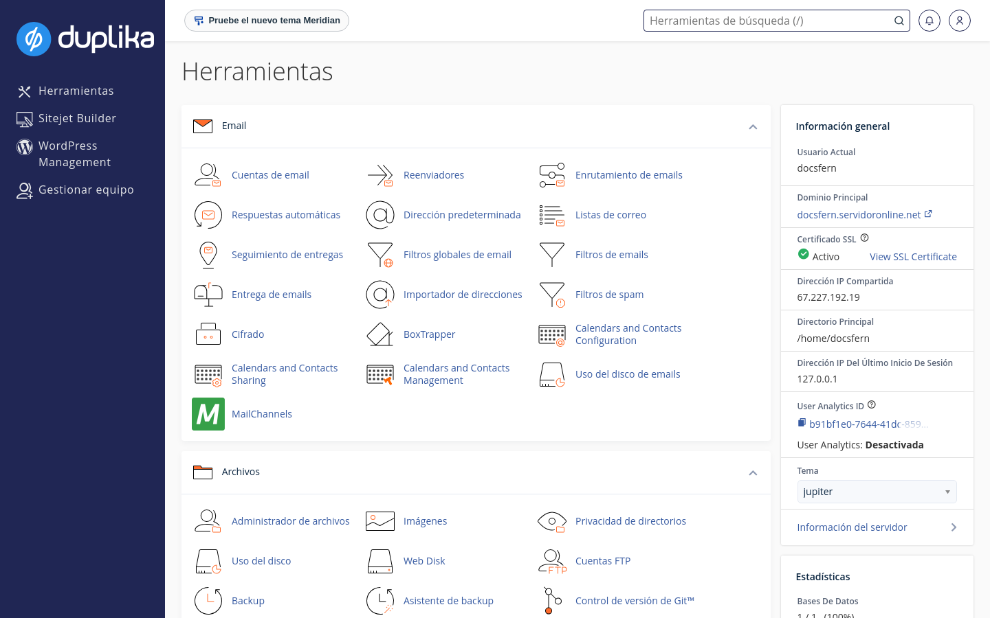 Pantalla de inicio Herramientas de cPanel con la barra lateral, los grupos de herramientas y el panel de Información general